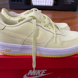 Size 6 youth neon yellow Nike air
